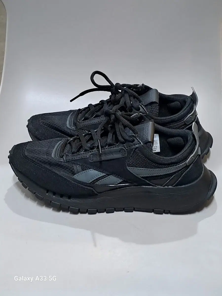 Reebok 클래식 가죽 레거시 블랙 그레이 FY7377(235)